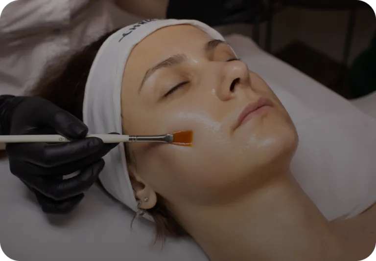 Peeling chimique chez Maya Skin & Brow Studio, Midtown Manhattan