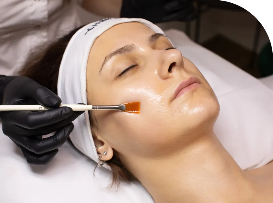 Pèl Chimik nan Maya Skin & Brow Studio, Midtown Manhattan