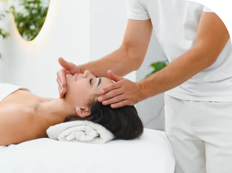 Masaj Lifting nan Maya Skin & Brow Studio, Midtown Manhattan