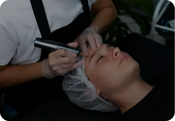 Microblading chez Maya Skin & Brow Studio, Midtown Manhattan