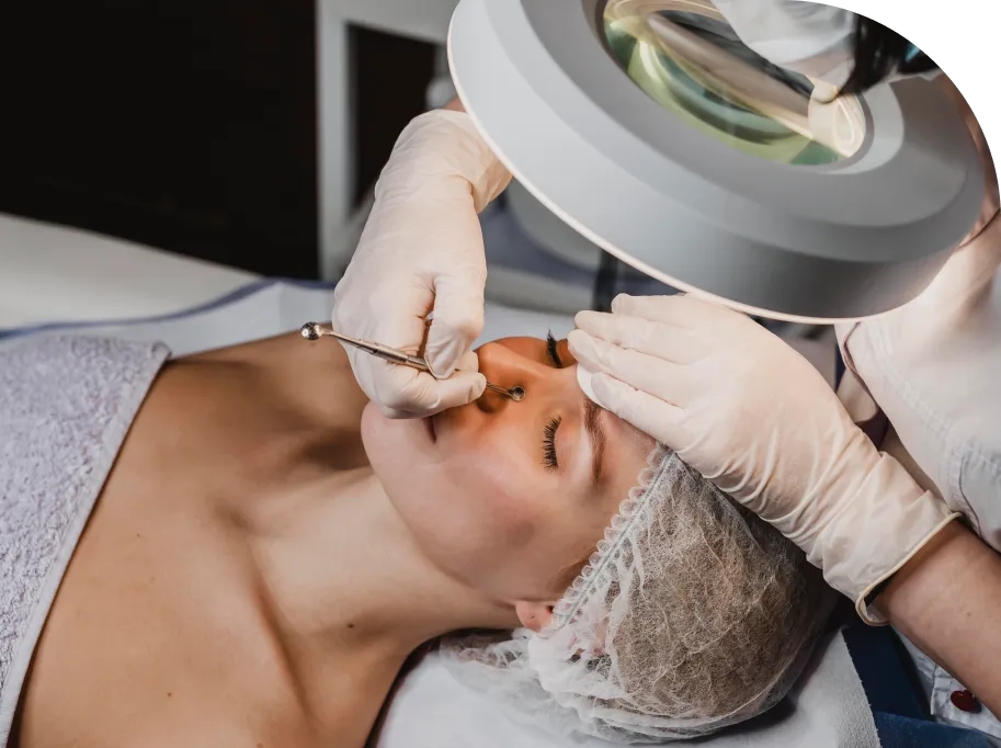 Netwayaj Pò Pwofon nan Maya Skin & Brow Studio, Midtown Manhattan