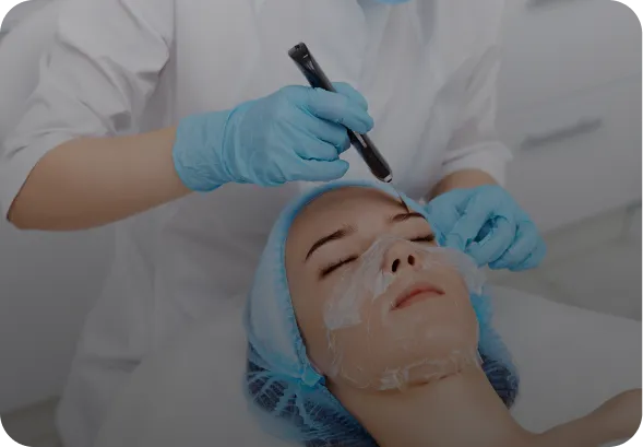 Soin du visage médical chez Maya Skin & Brow Studio, Midtown Manhattan